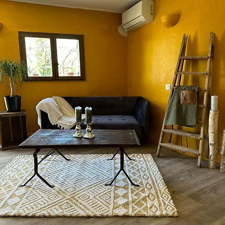 La Demeure Des Poetes * Les Cabannes