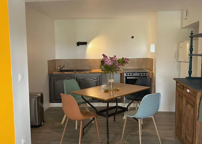 La Demeure Des Poetes *