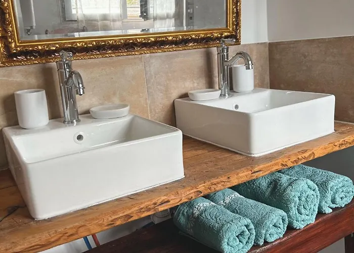 La Demeure Des Poetes Les Cabannes (Tarn)