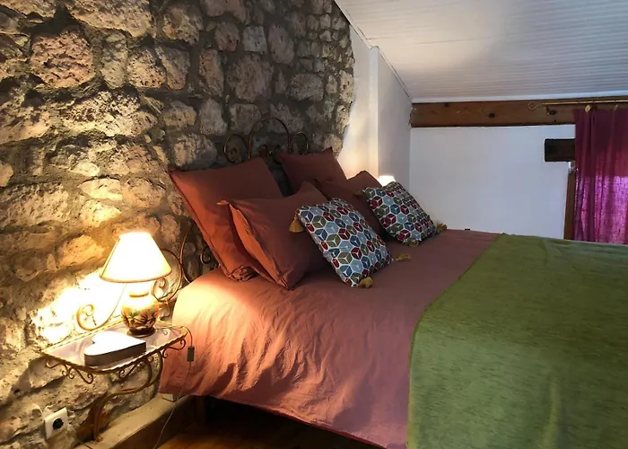 La Demeure Des Poetes Les Cabannes (Tarn)